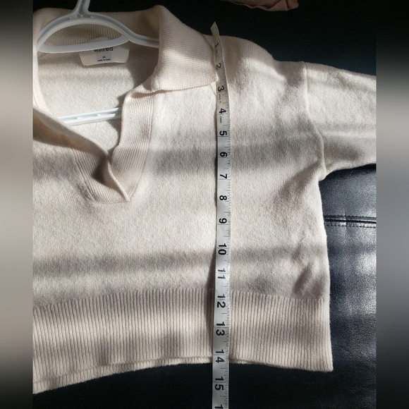 Wilfred White V-Neck Sweater - Picture 9 of 12